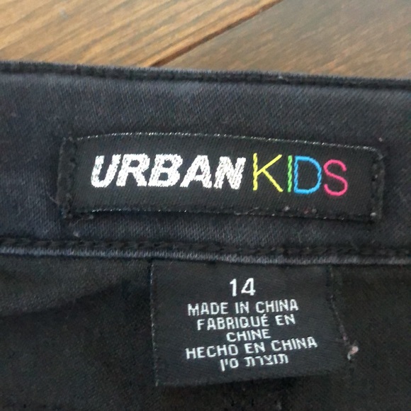 Girls black shorts - Picture 3 of 3